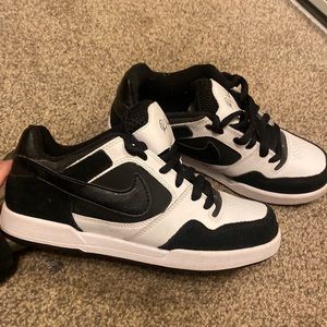 Nike dunk low, Paul Rodrigues, size 5.5y